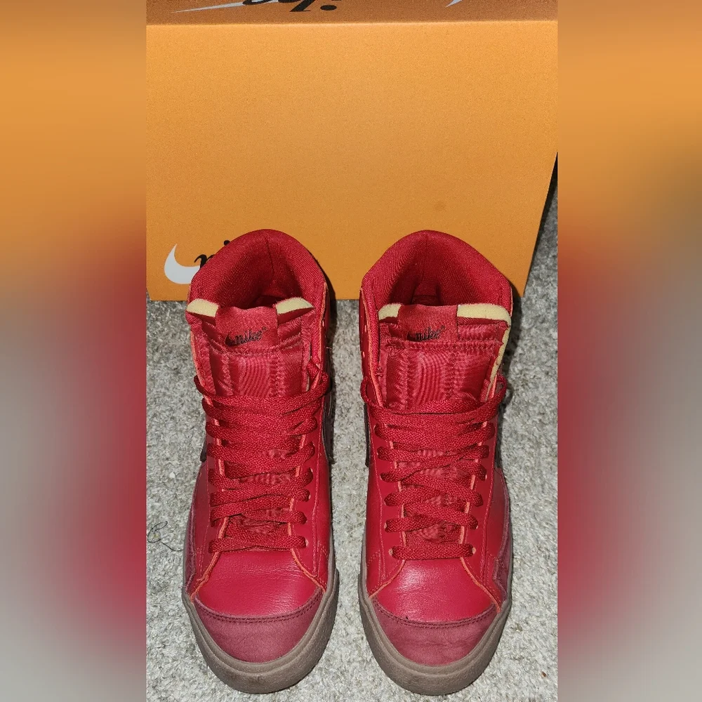 Nike Blazer‎ Mid '77 Vintage Sneaker in Gym Red/Team Red/Burgundy Size 8.5
